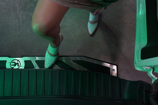 REAR TUG STEP - TRANSIT (2015-UP) by VAN COMPASS